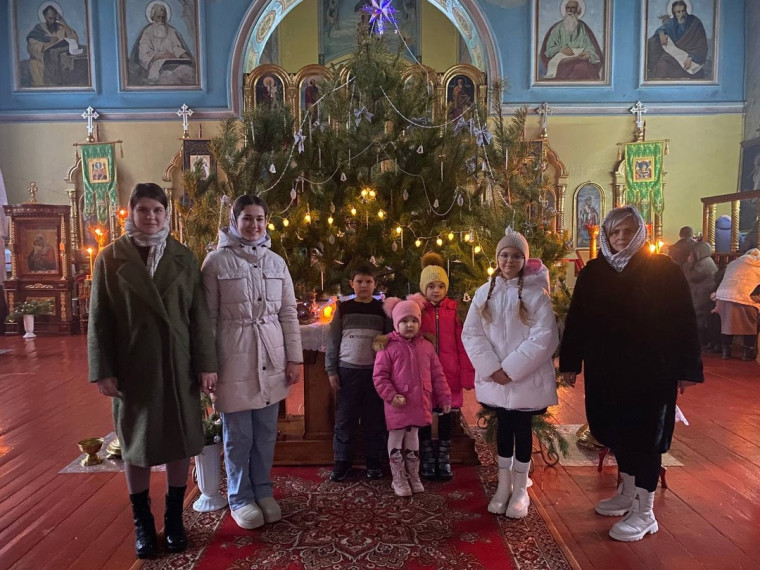 Праздничное богослужение.