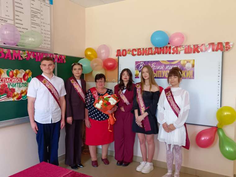 3 июля ученики 9 класса получили аттестаты об основном общем образовании..